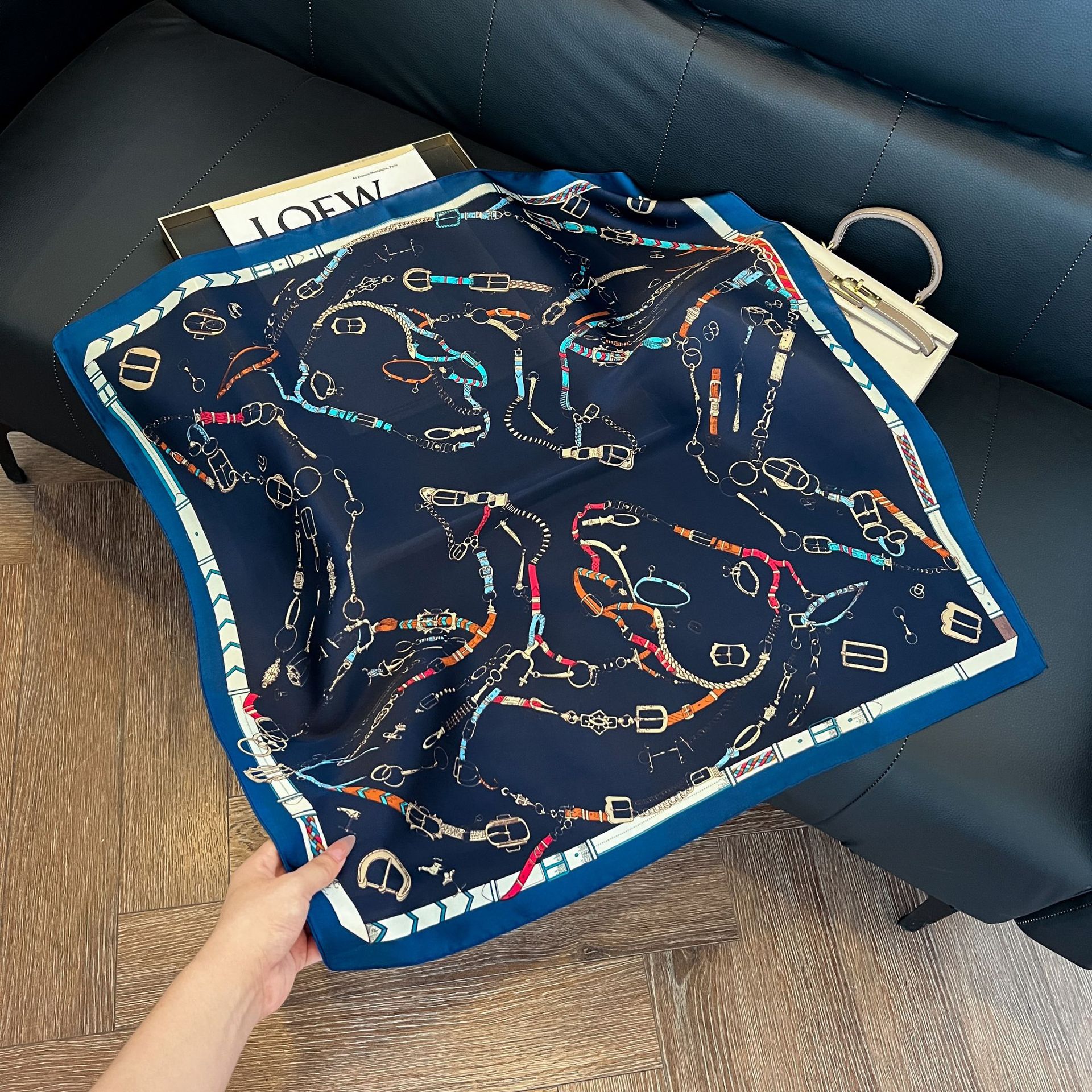 Scarf Silk Square - Роскошный брендовый маленький квадратный шарф с