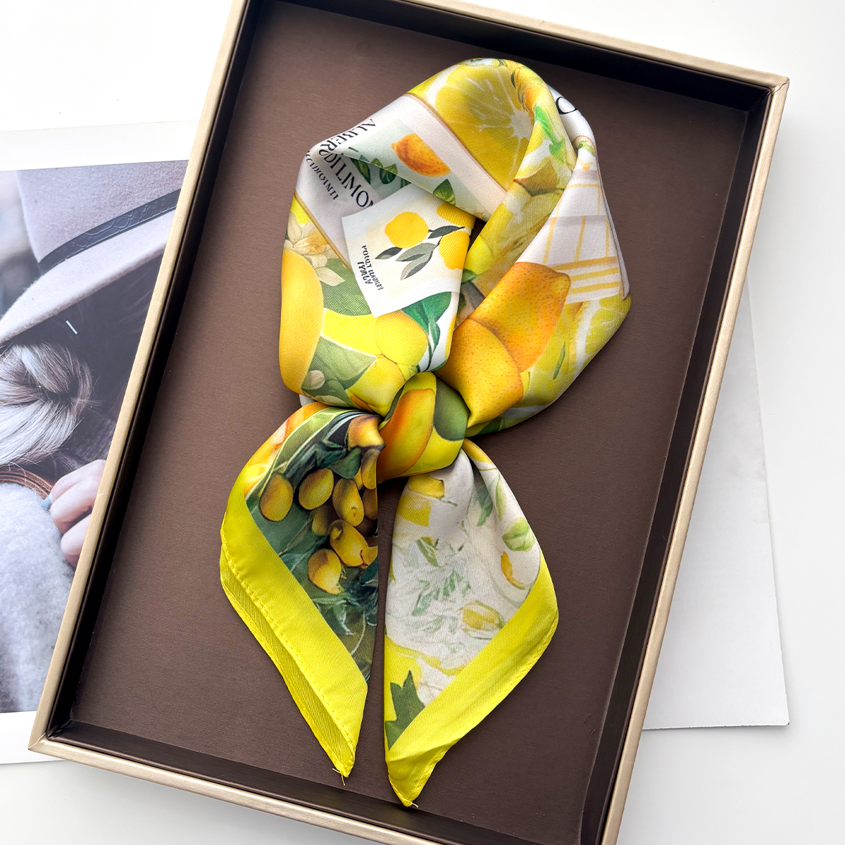 Scarf Silk Square - Роскошный квадратный шарф с цветочным принтом,