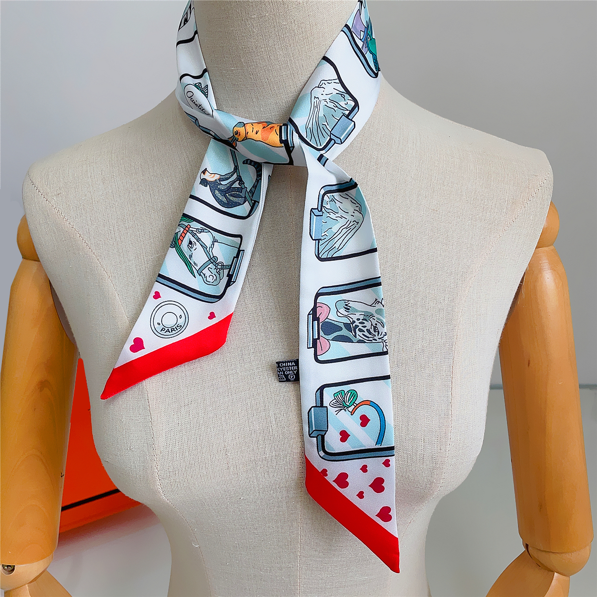 Брендовый дизайн, саржевый 100 – обзор и цена Silk Neck Scarf