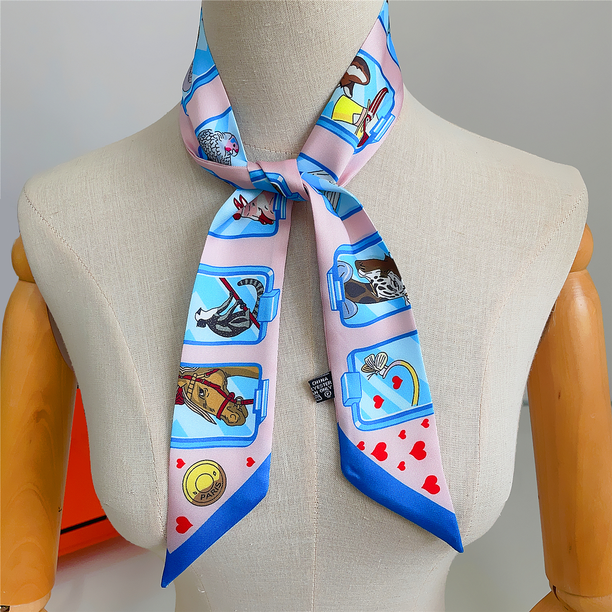 Брендовый дизайн, саржевый 100 – обзор и цена Silk Neck Scarf