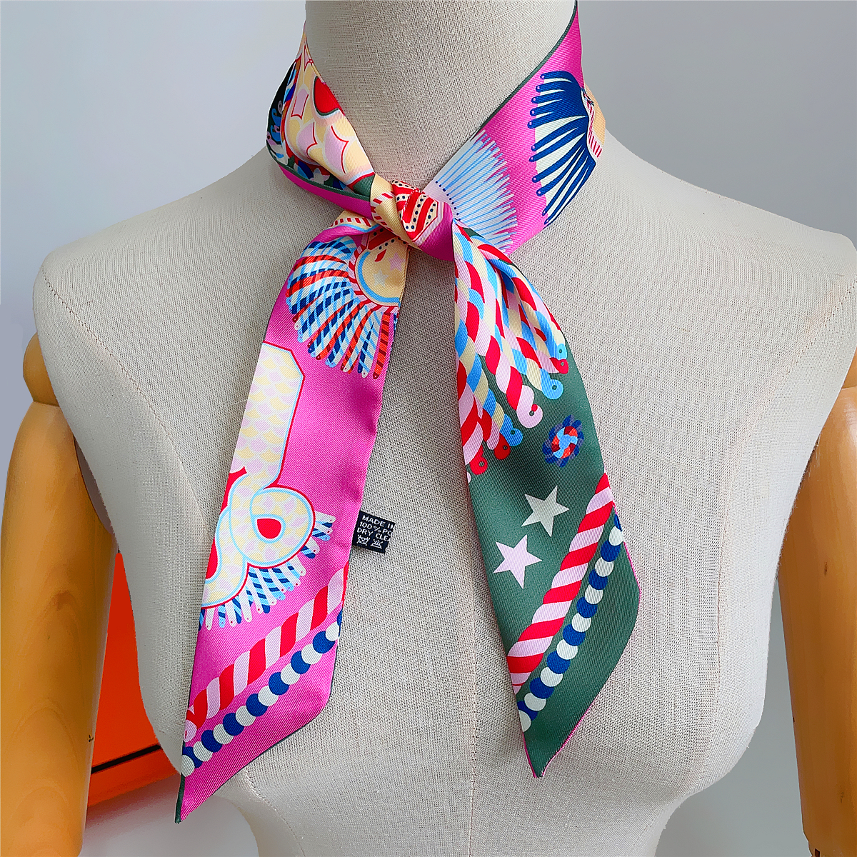 Брендовый дизайн, саржевый 100 – обзор и цена Silk Neck Scarf