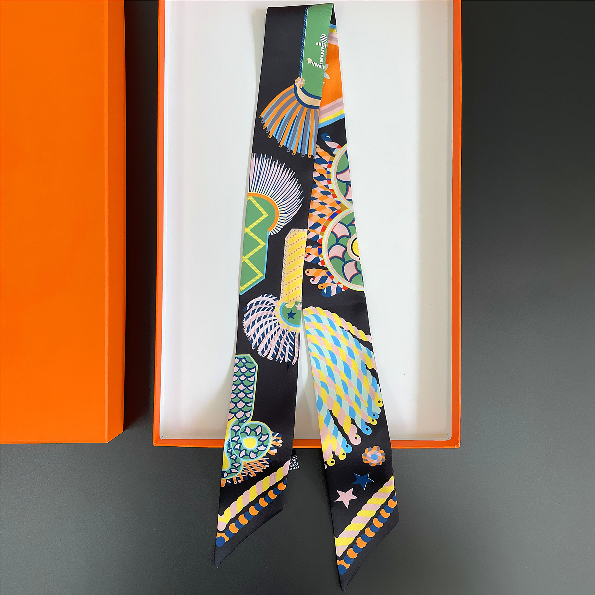 Брендовый дизайн, саржевый 100 – обзор и цена Silk Neck Scarf