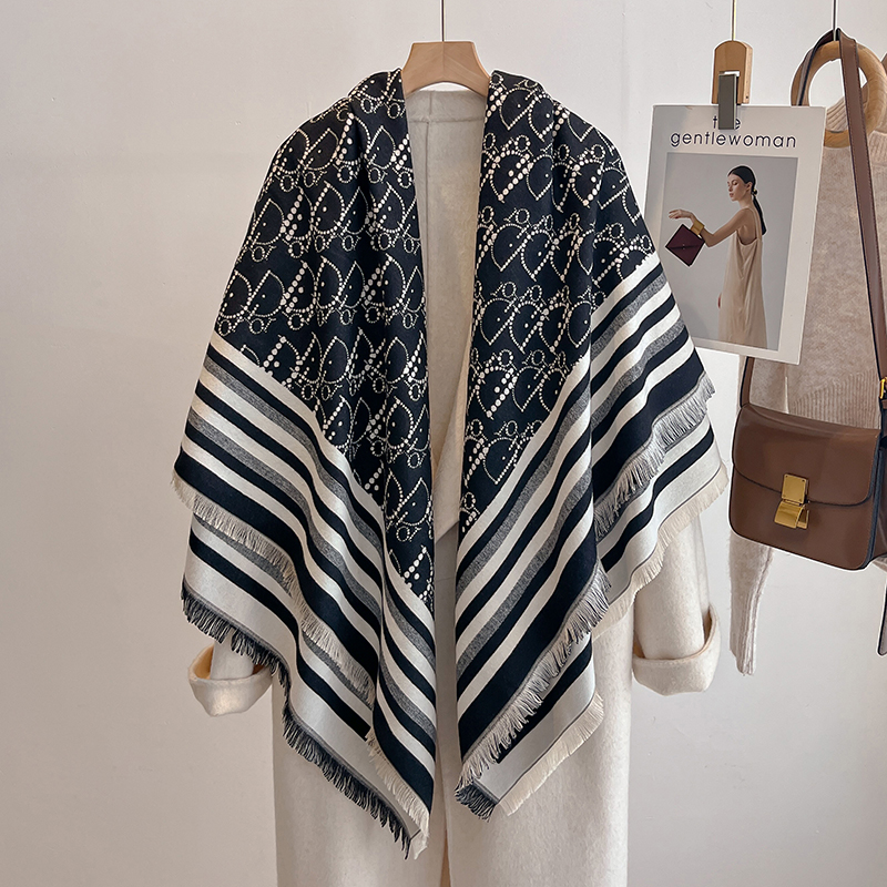 Элегантный полосатый дизайнерс – обзор и цена Woven Scarf Blanket
