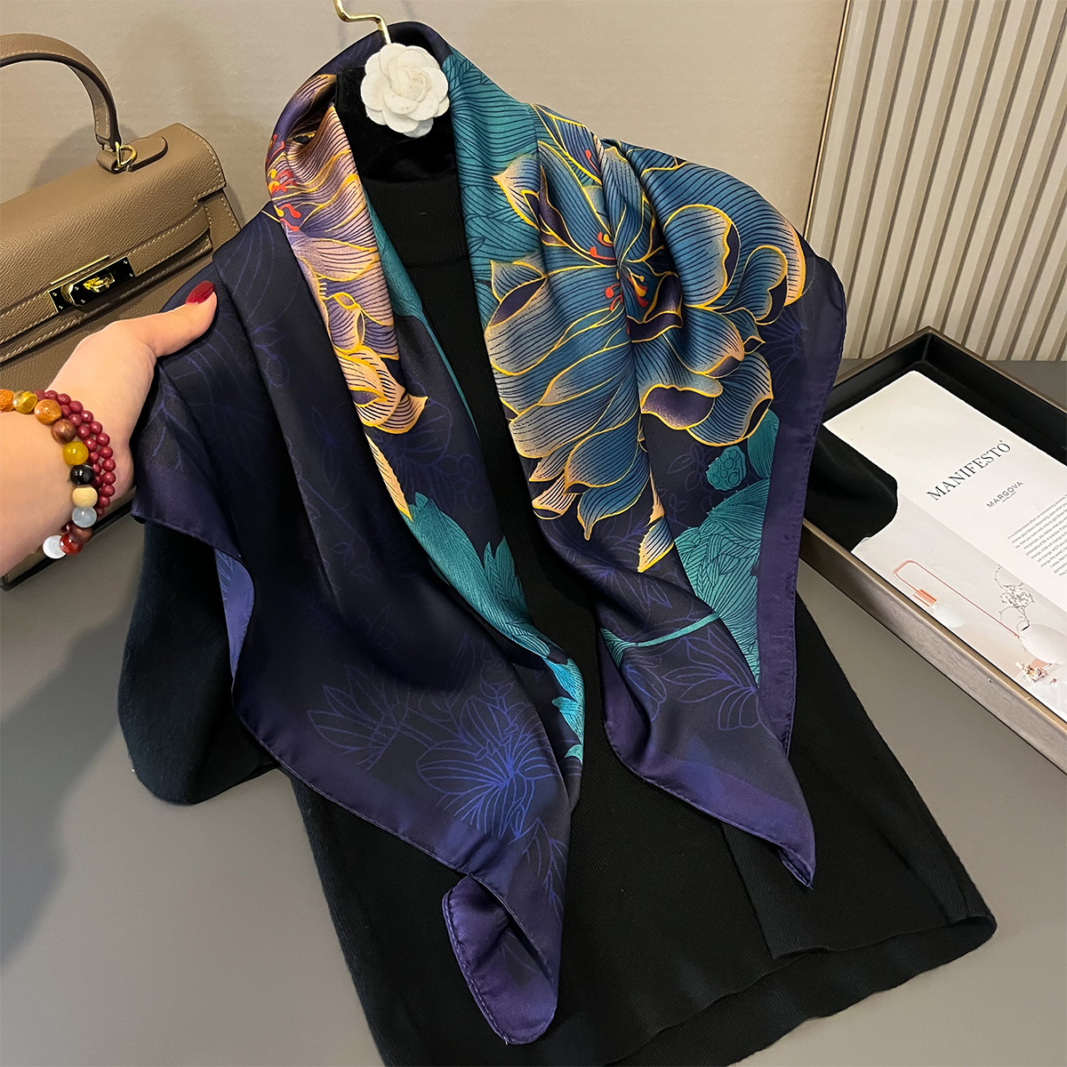 Последний дизайн, шарфы с прин – обзор и цена Scarf Silk Square