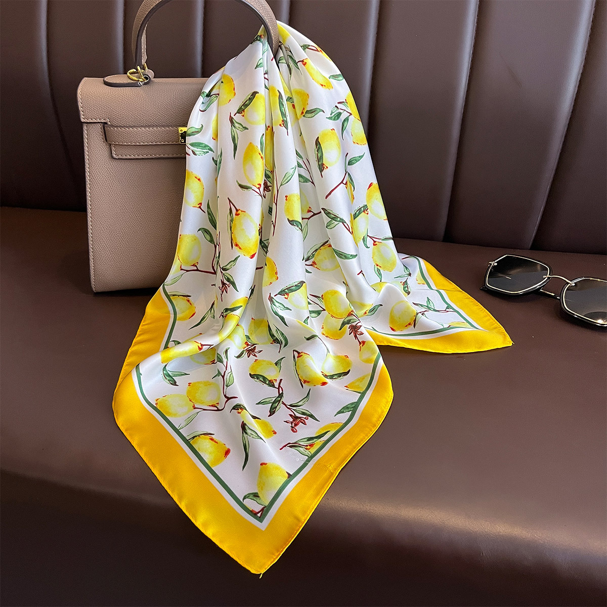 Новинка 2025 года, квадратный  – обзор и цена Ascot Neck Scarf