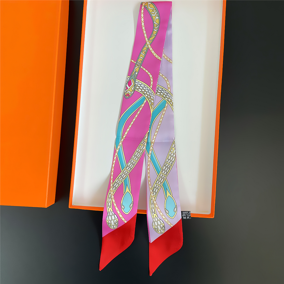 Новый брендовый дизайн, цветно – обзор и цена Silk Neck Scarf
