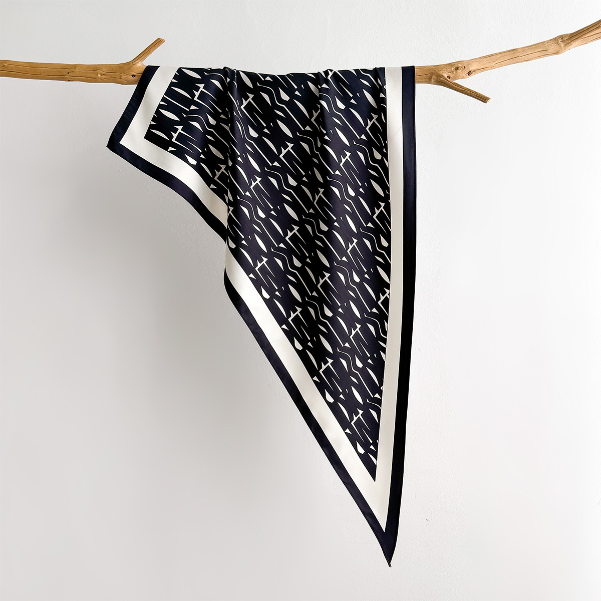Весенний квадратный платок с п – обзор и цена Silk Neck Scarf