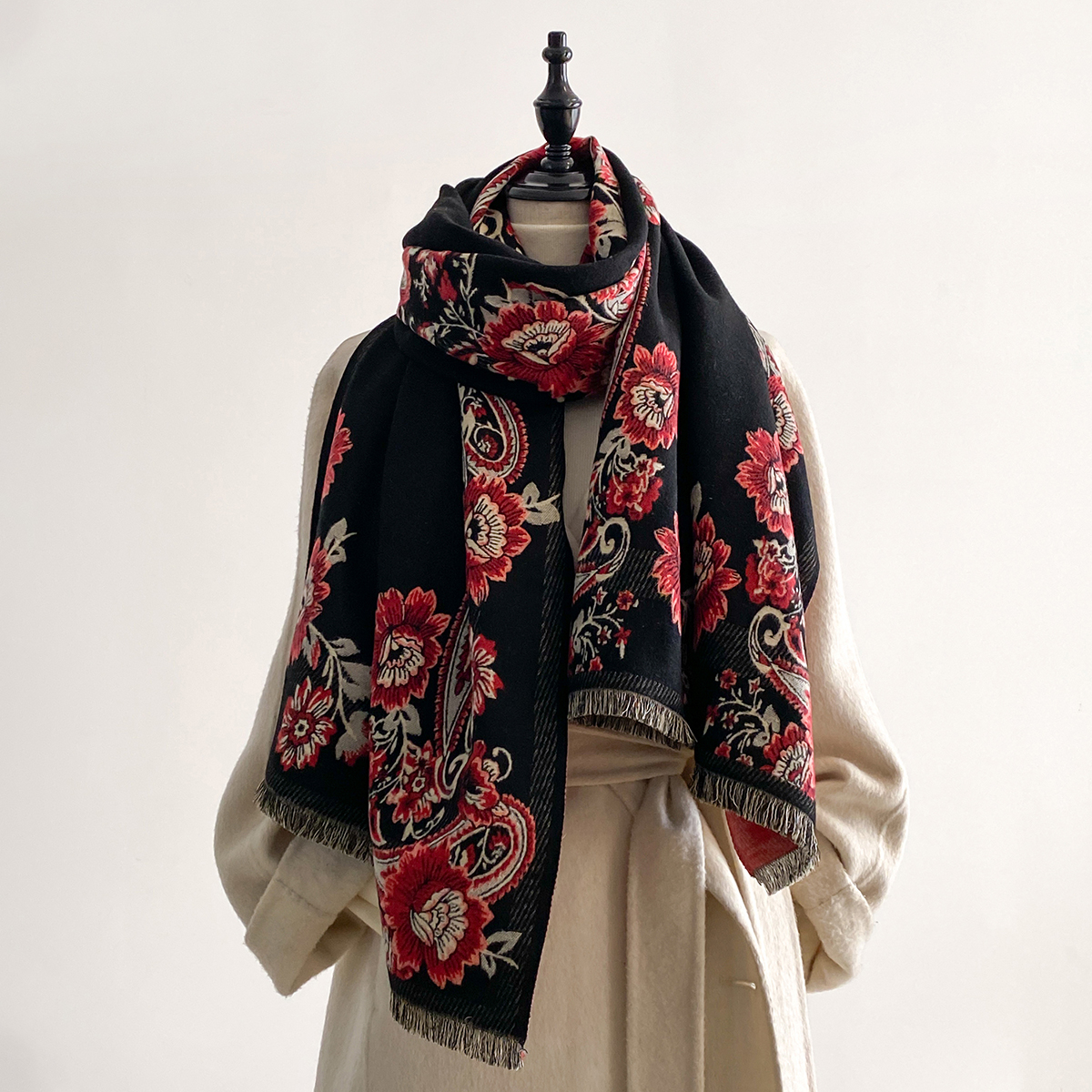 Зимнее роскошное утепленное те – обзор и цена Woven Scarf Blanket