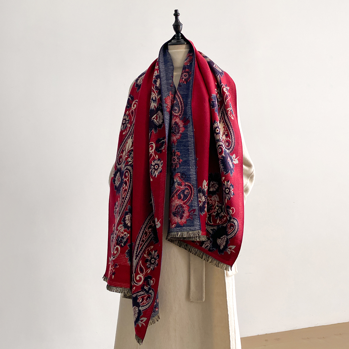 Зимнее роскошное утепленное те – обзор и цена Woven Scarf Blanket